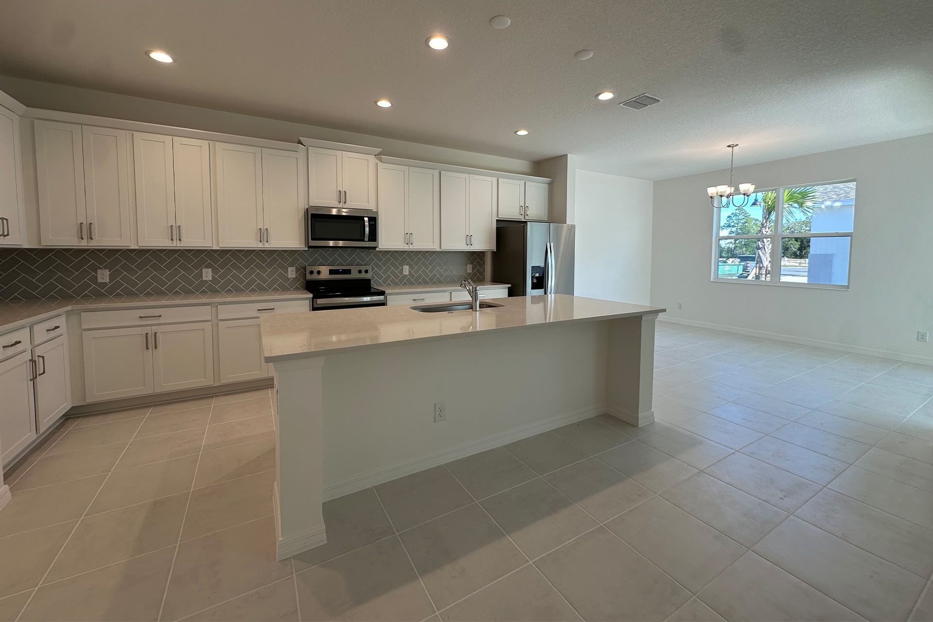 Modern Open-Concept Kitchen in Central Florida Home