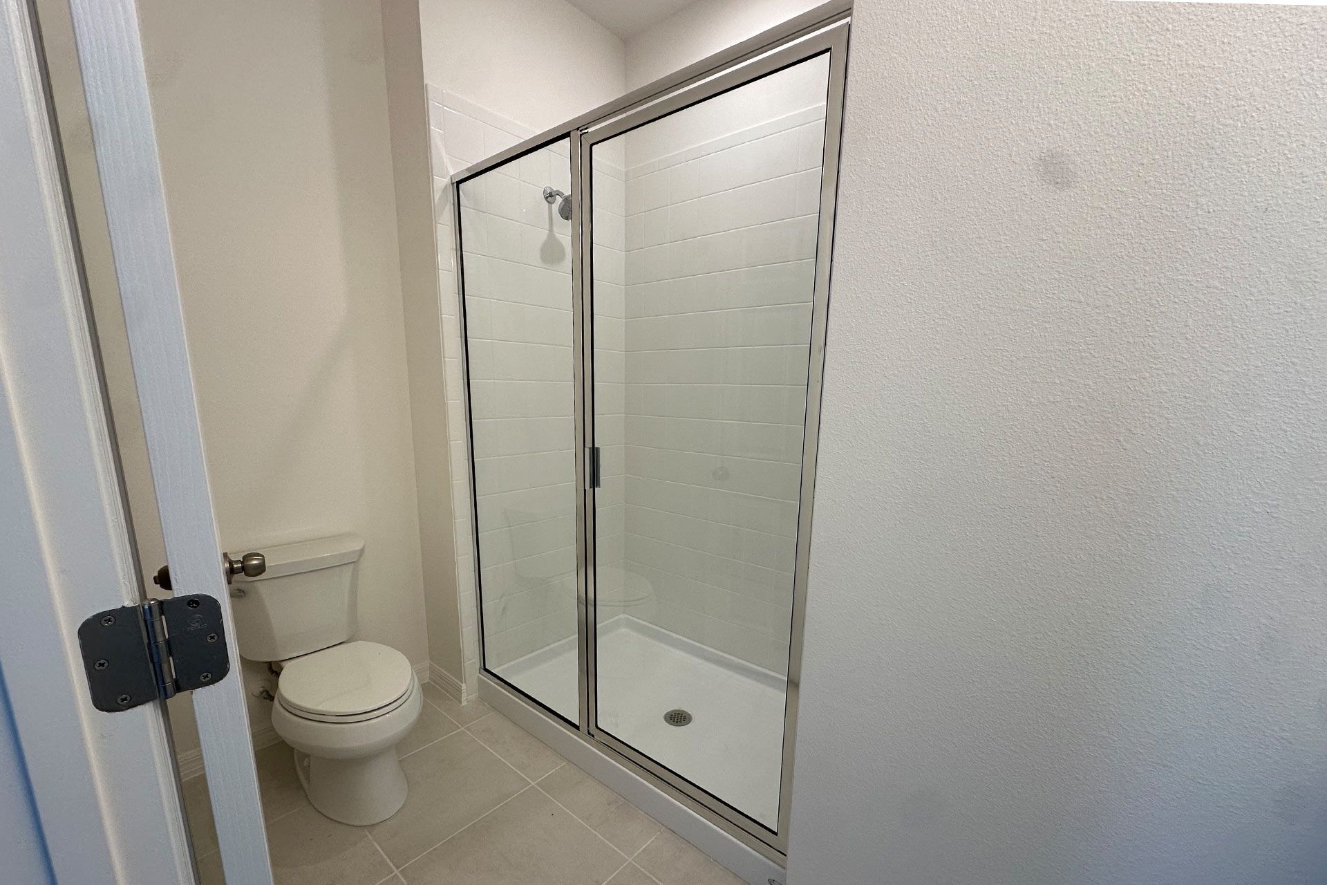 Comfortable and Functional Bathroom in Central Florida House