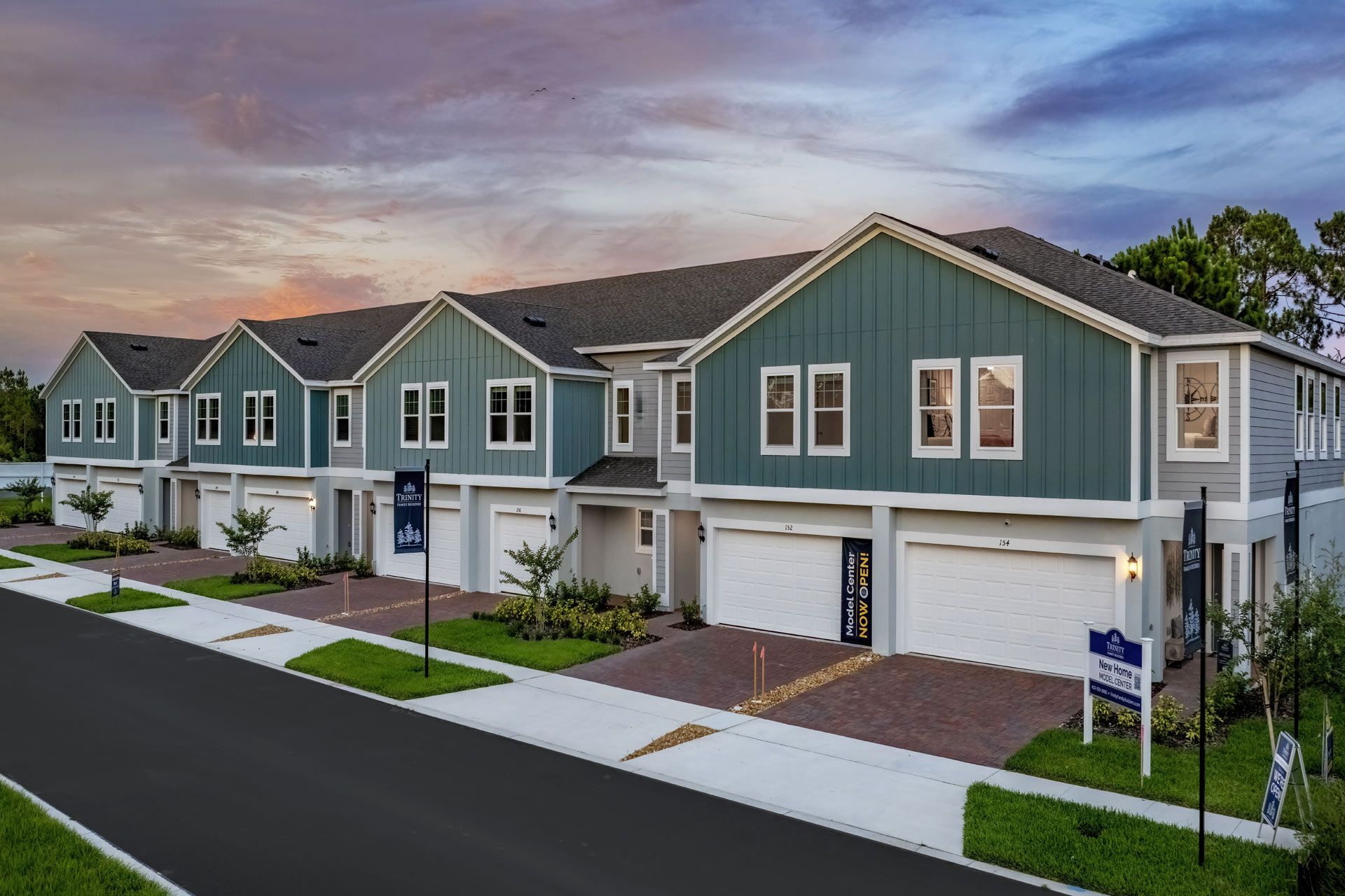 Blue Springs Reserve Townhomes por Trinity Family Buildiers en Orlando Florida
