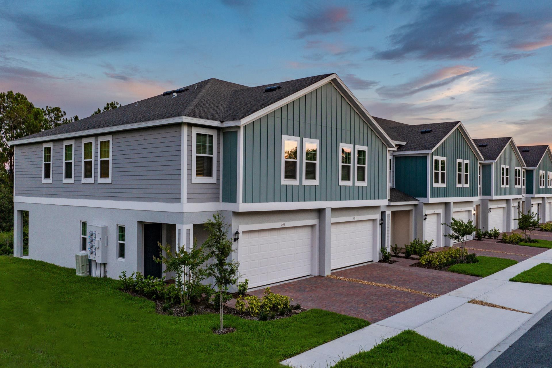 casa en Blue Springs Reserve Townhomes por Trinity Family Buildiers