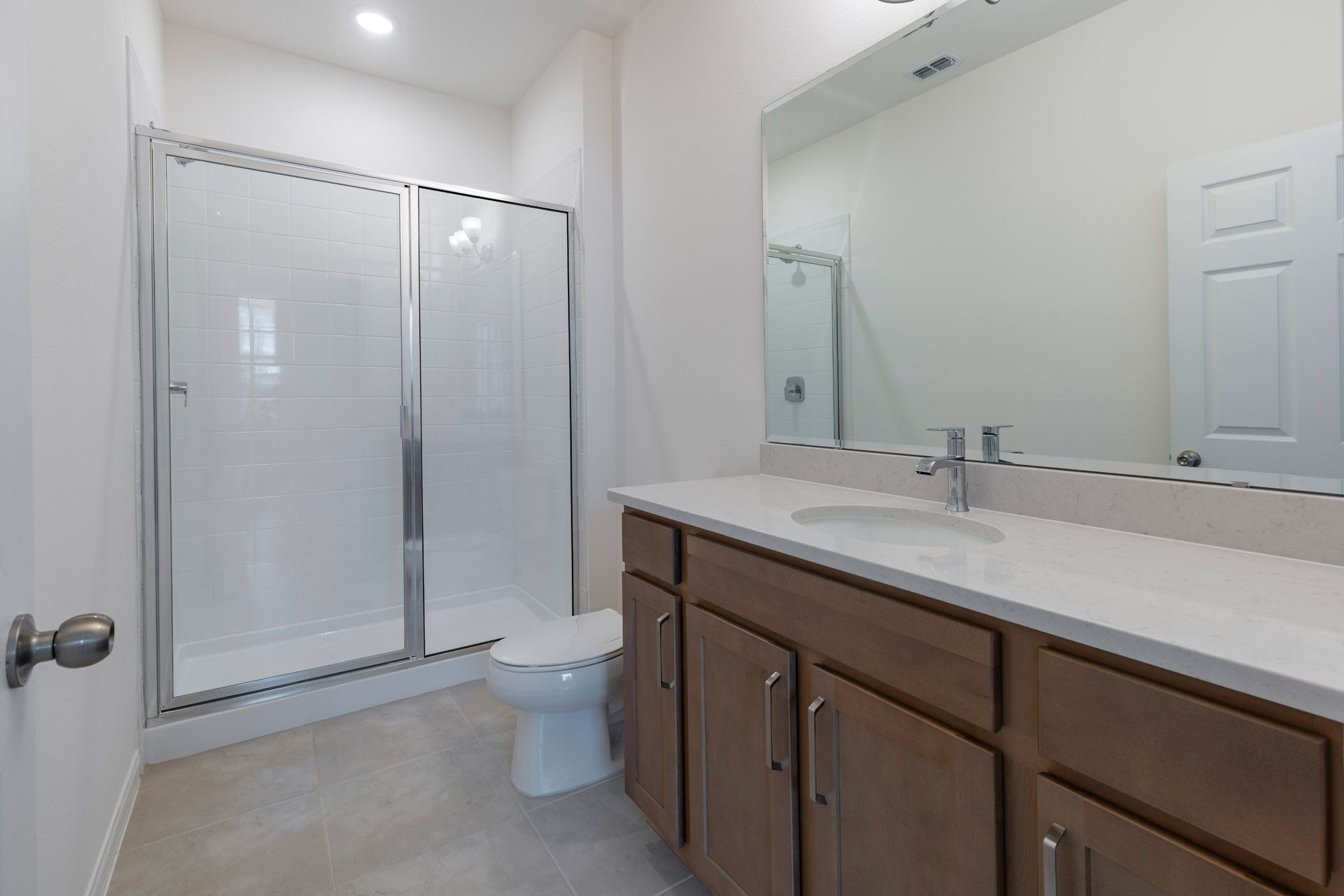 Modern Bathroom with Stylish Fixtures in Central Florida Home