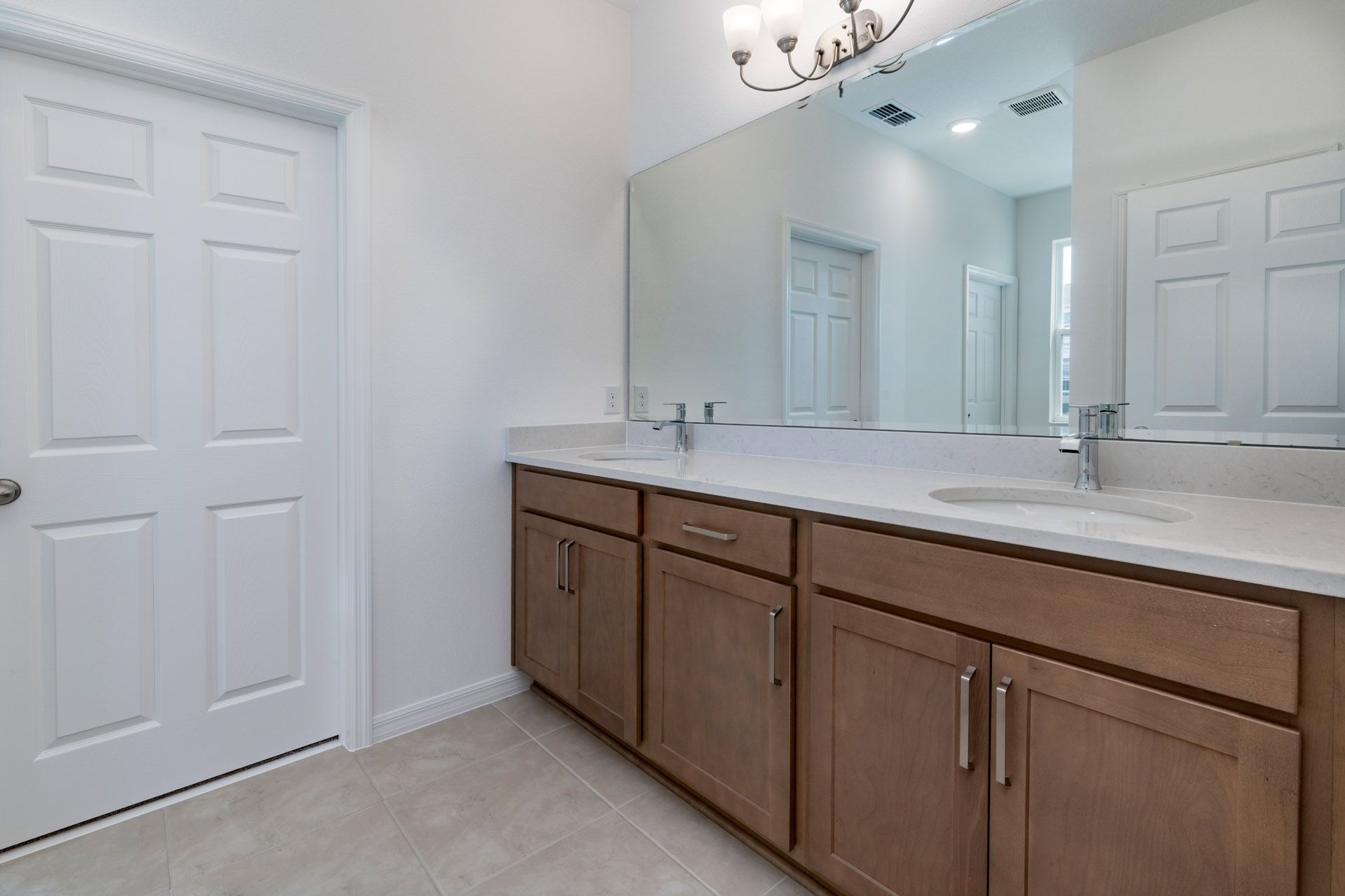 Luxurious Primary Bathroom in Central Florida Home