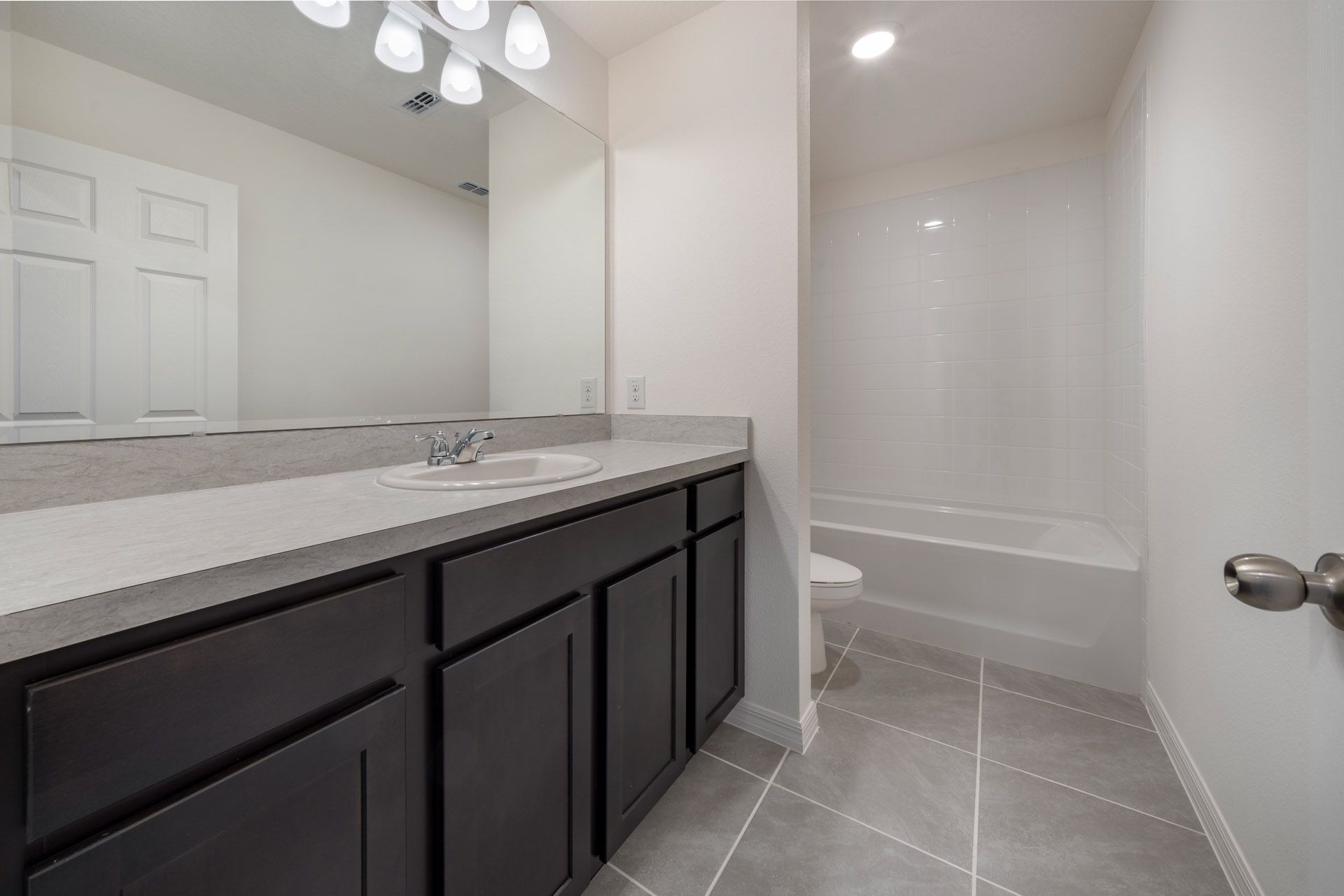 Well-Appointed Bathroom in Central Florida Townhome