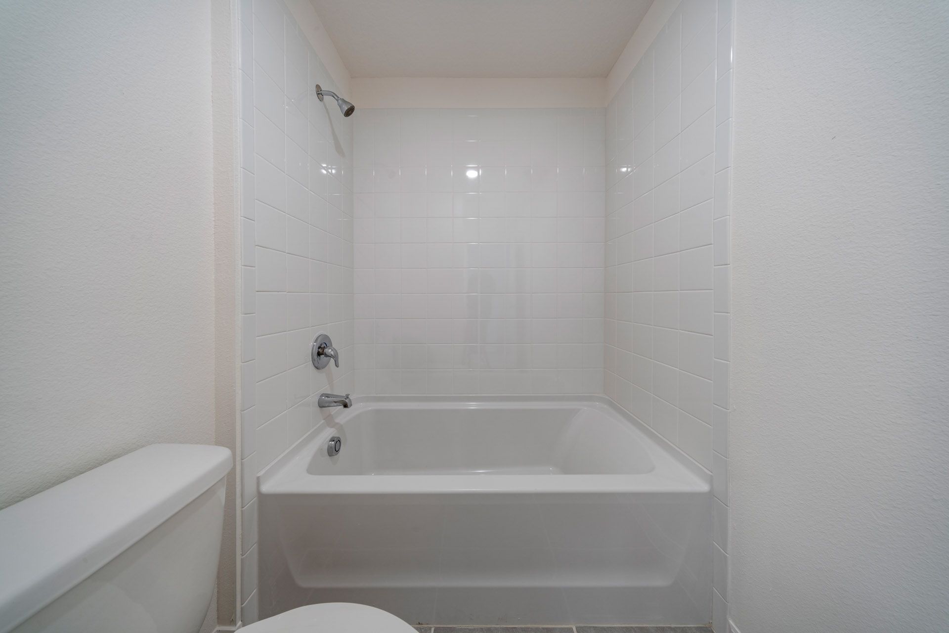 Well-Appointed Bathroom in Central Florida Single-Family townhome