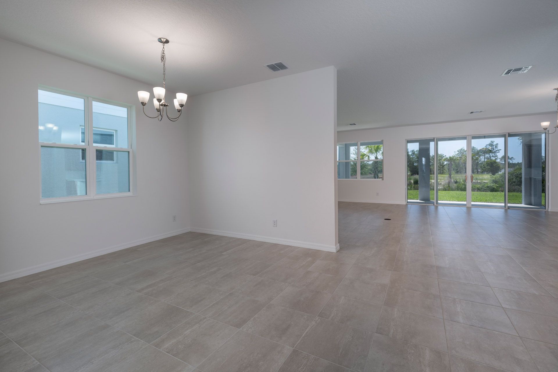 Stylish Dining Area in Central Florida Single-Family Home