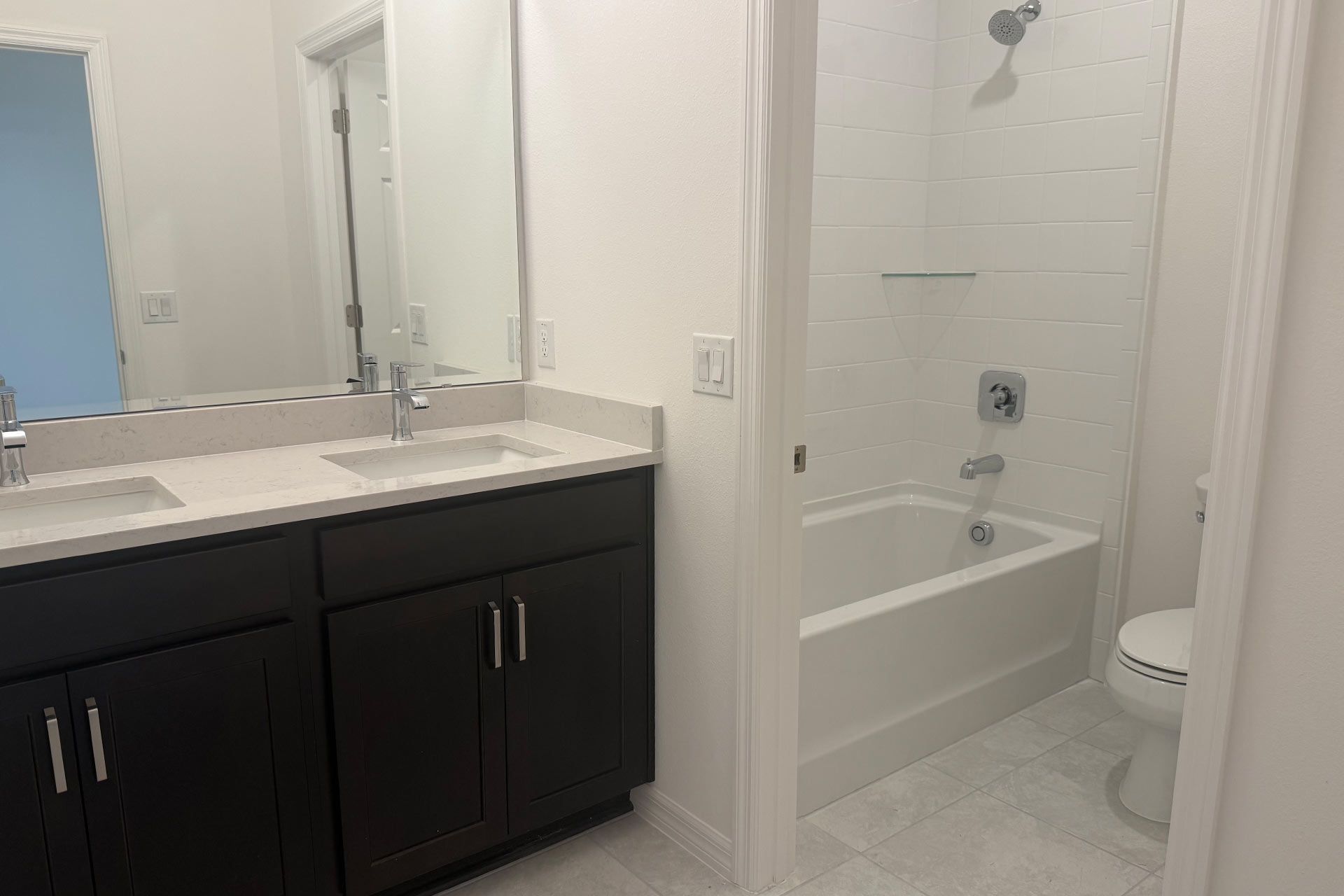 Modern Bathroom with Stylish Fixtures in Central Florida Home