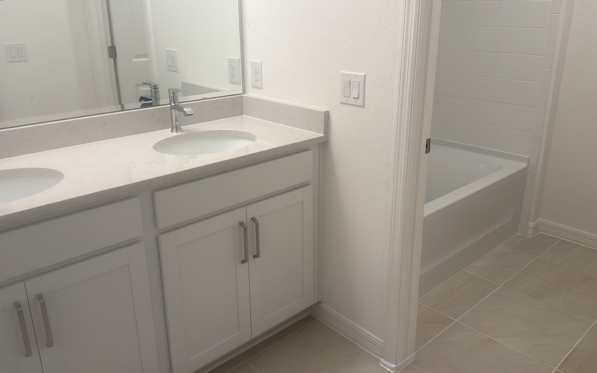 Comfortable and Functional Bathroom in Central Florida House