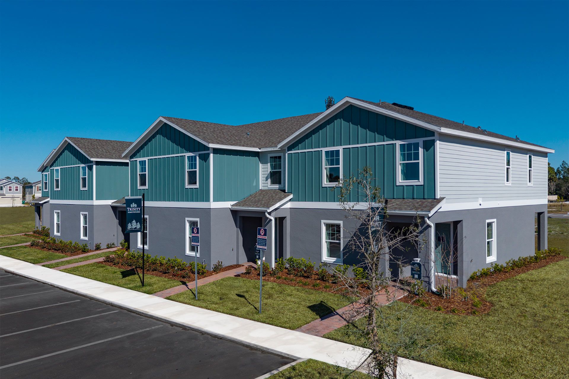Pine Meadows Reserve Townhomes por Trinity Family Buildiers en Orlando Florida