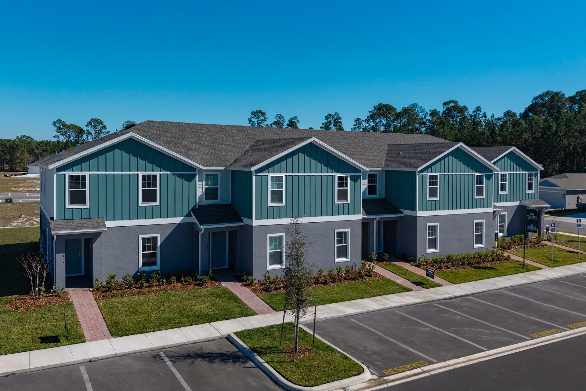 casa en Pine Meadows Reserve Townhomes por Trinity Family Buildiers