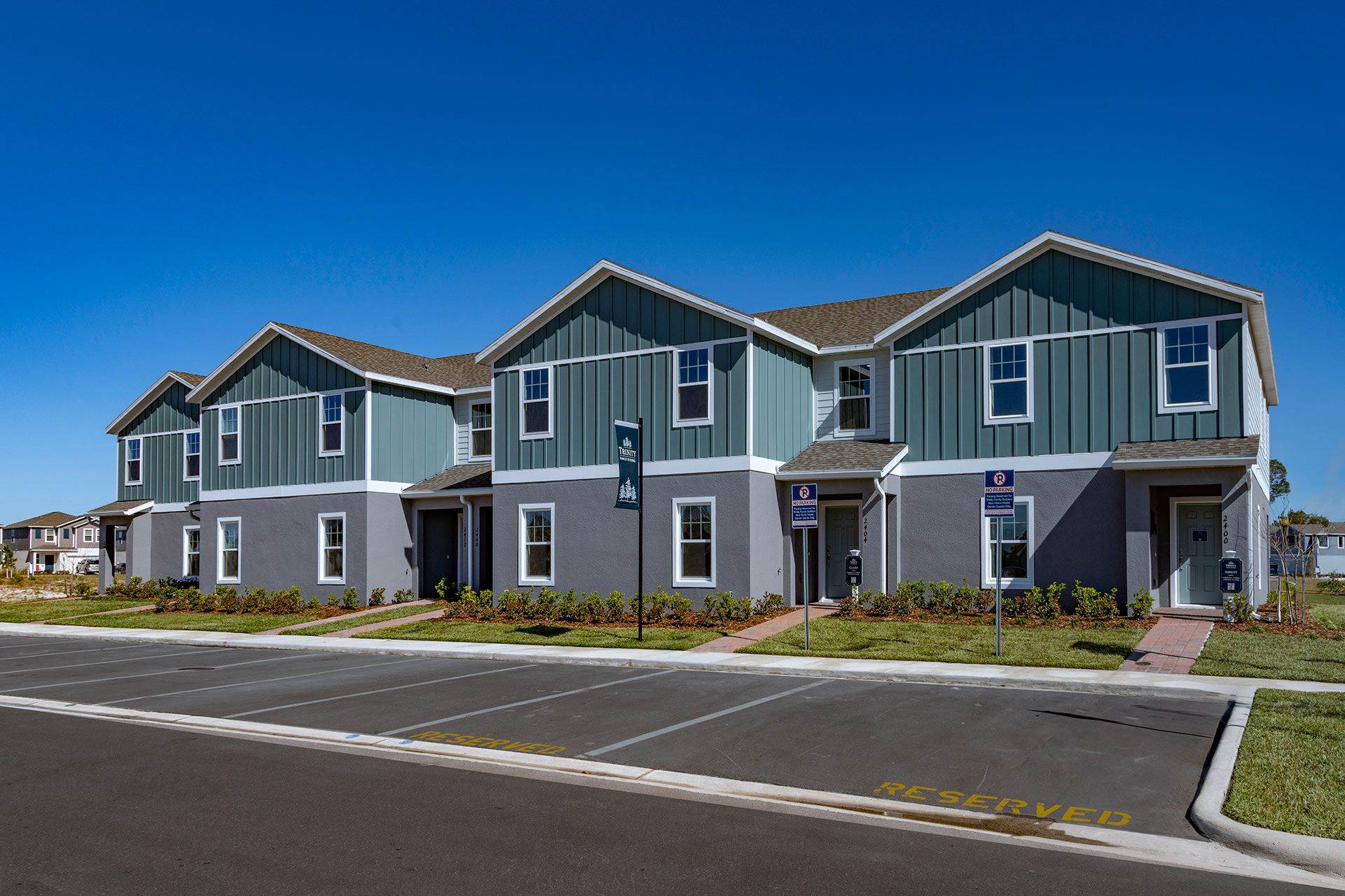 casa en Pine Meadows Reserve Townhomes por Trinity Family Buildiers