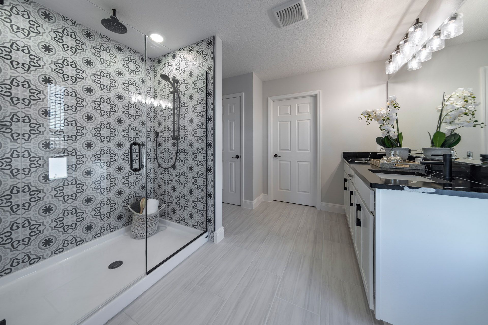 Wekiva model at Ridgeview primary bath