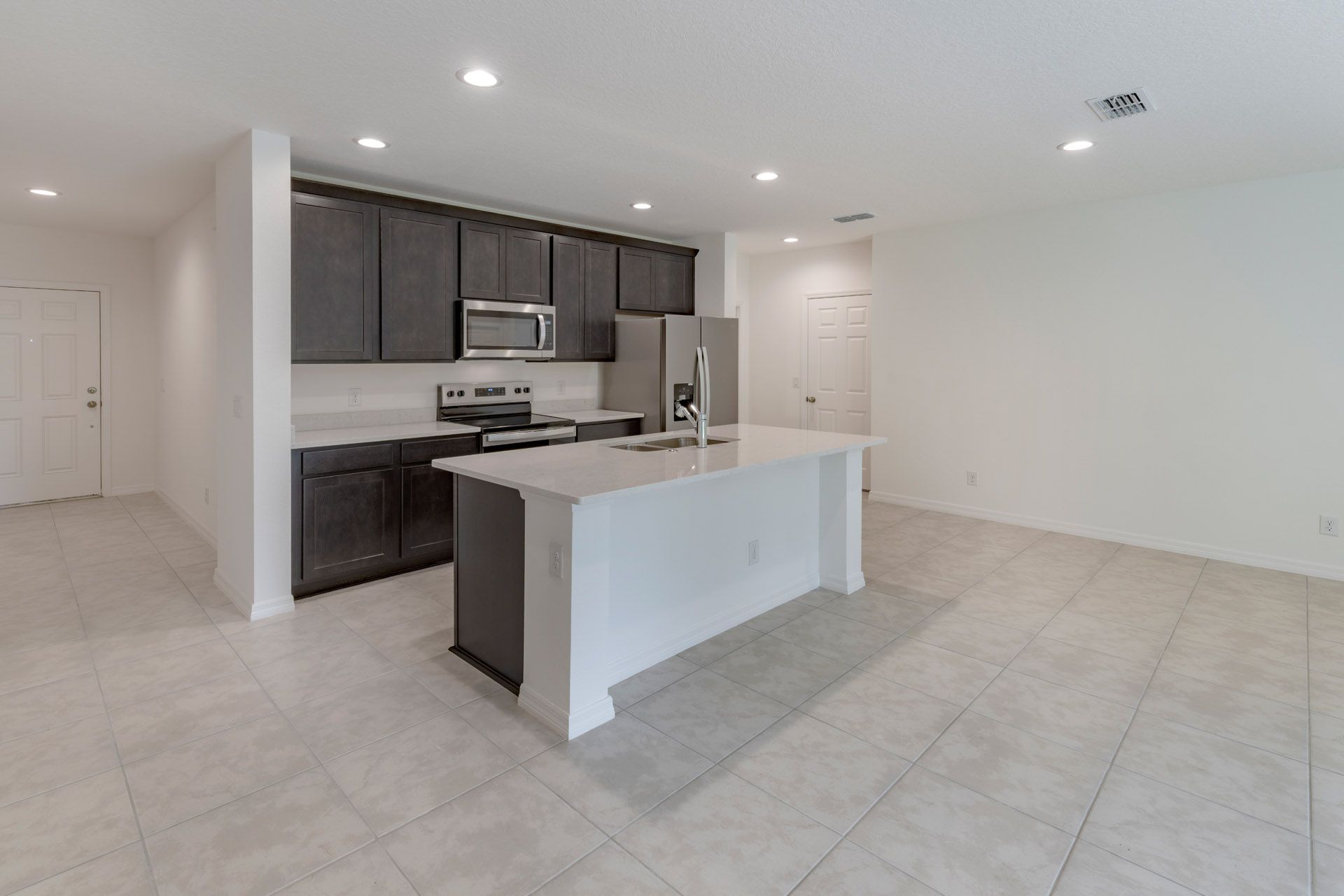 Spacious and Functional Kitchen in Central Florida Home