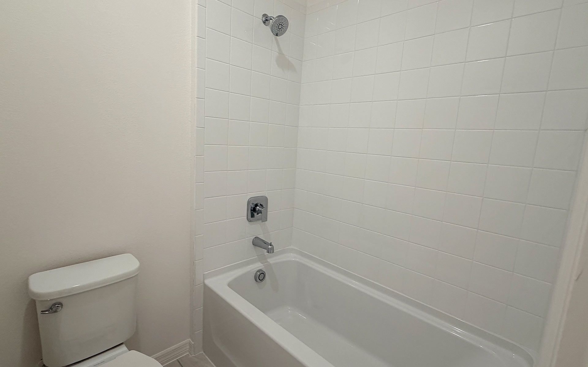 Comfortable and Functional Bathroom in Central Florida House