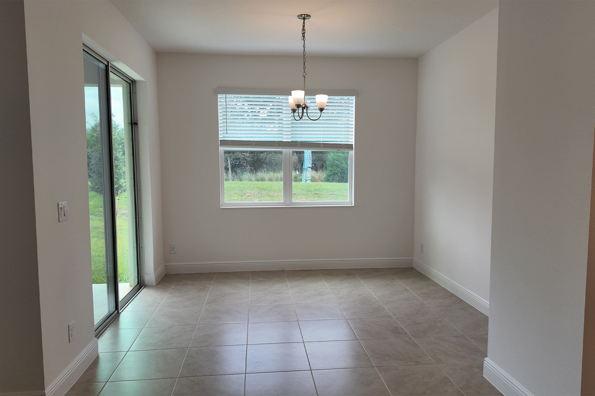 Open Dining Nook for Family Meals in Central Florida House