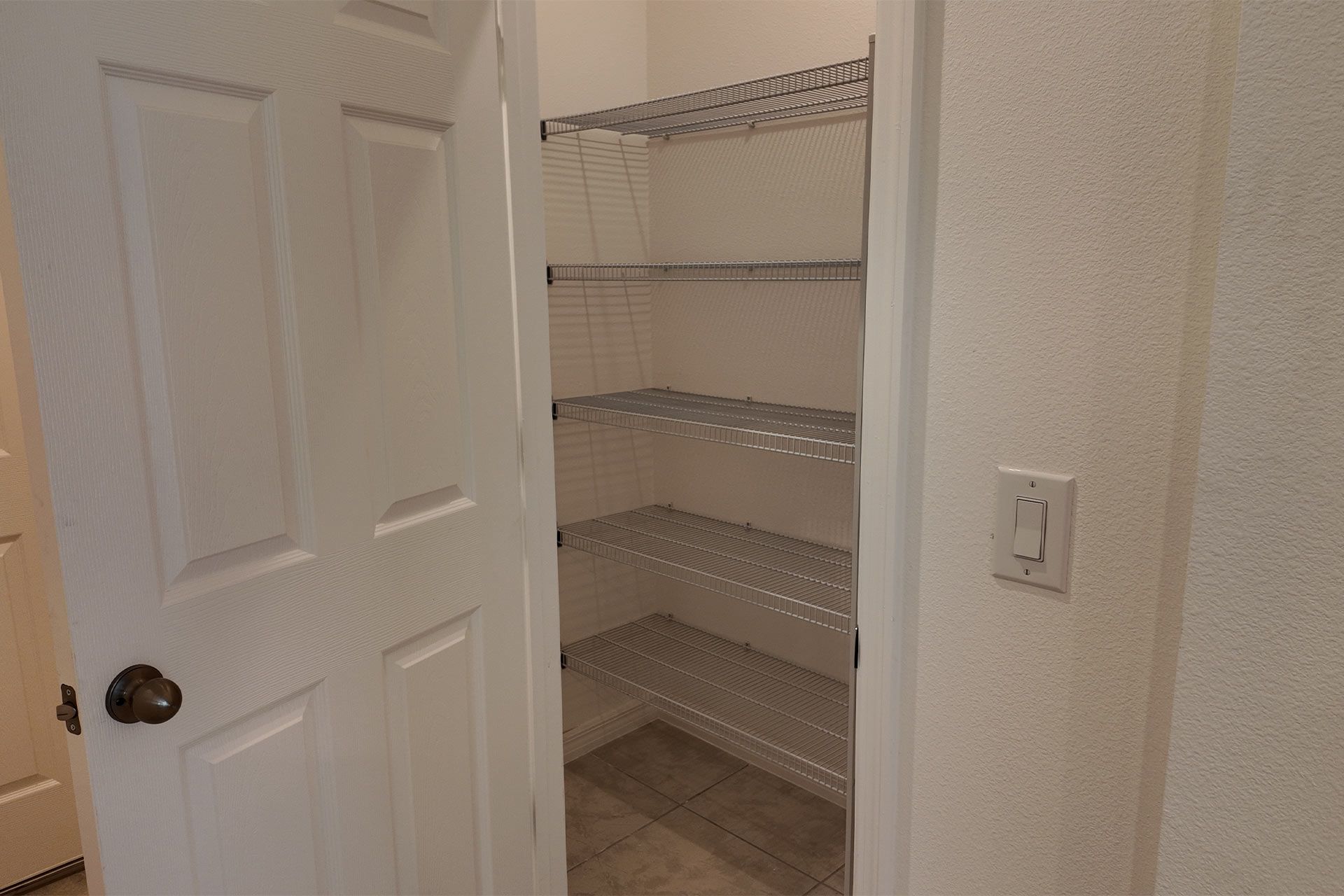 Spacious Pantry with Ample Storage in Central Florida Home
