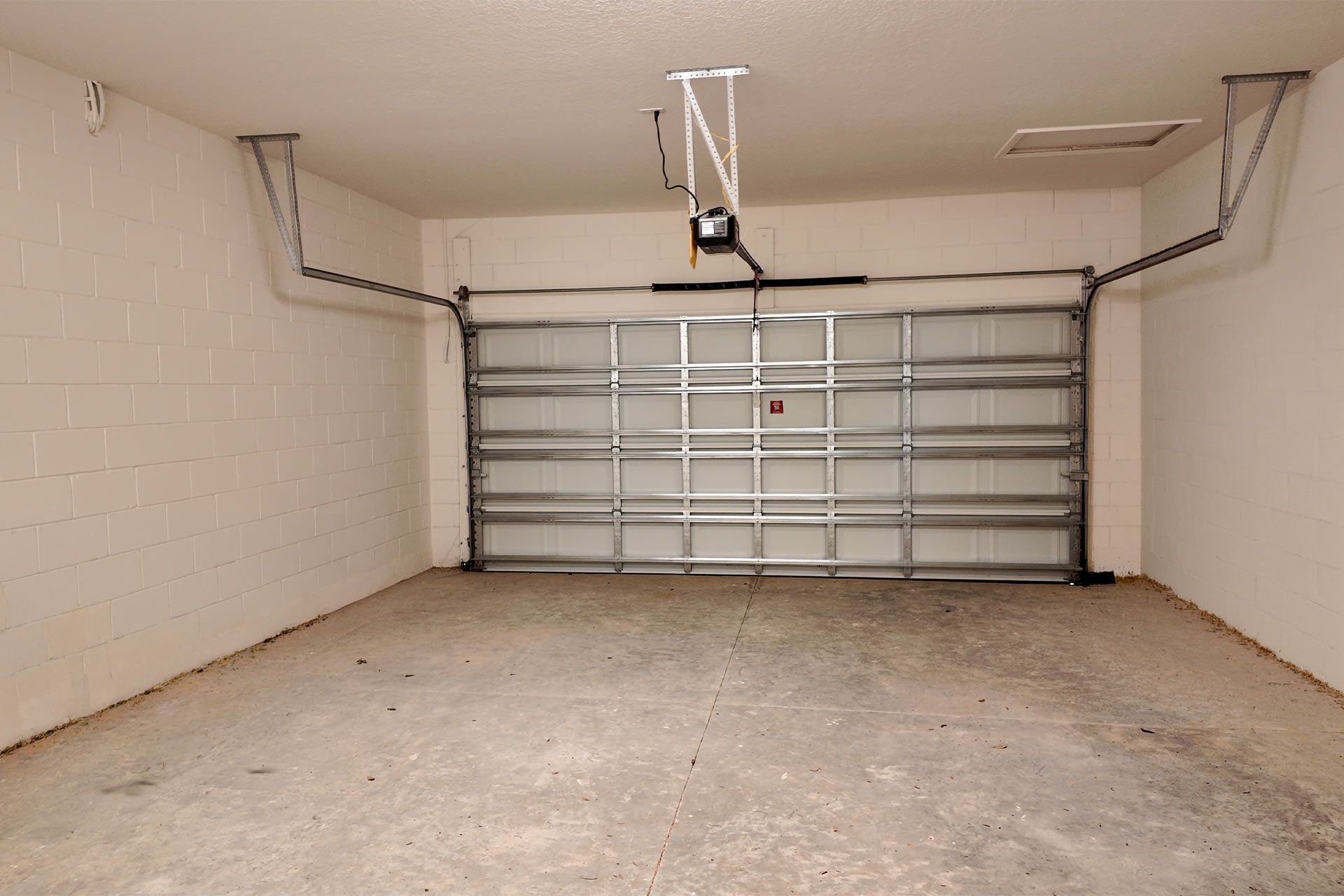 Efficient Garage in Central Florida Single-Family Home