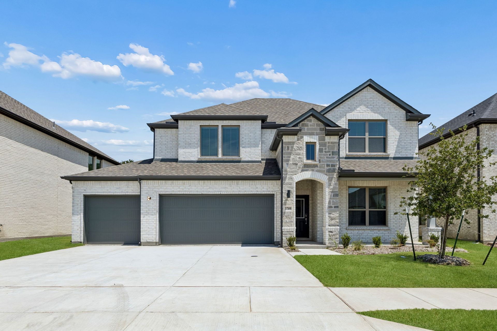 Representative Image - Masters (3-Car Garage) - Elevation P