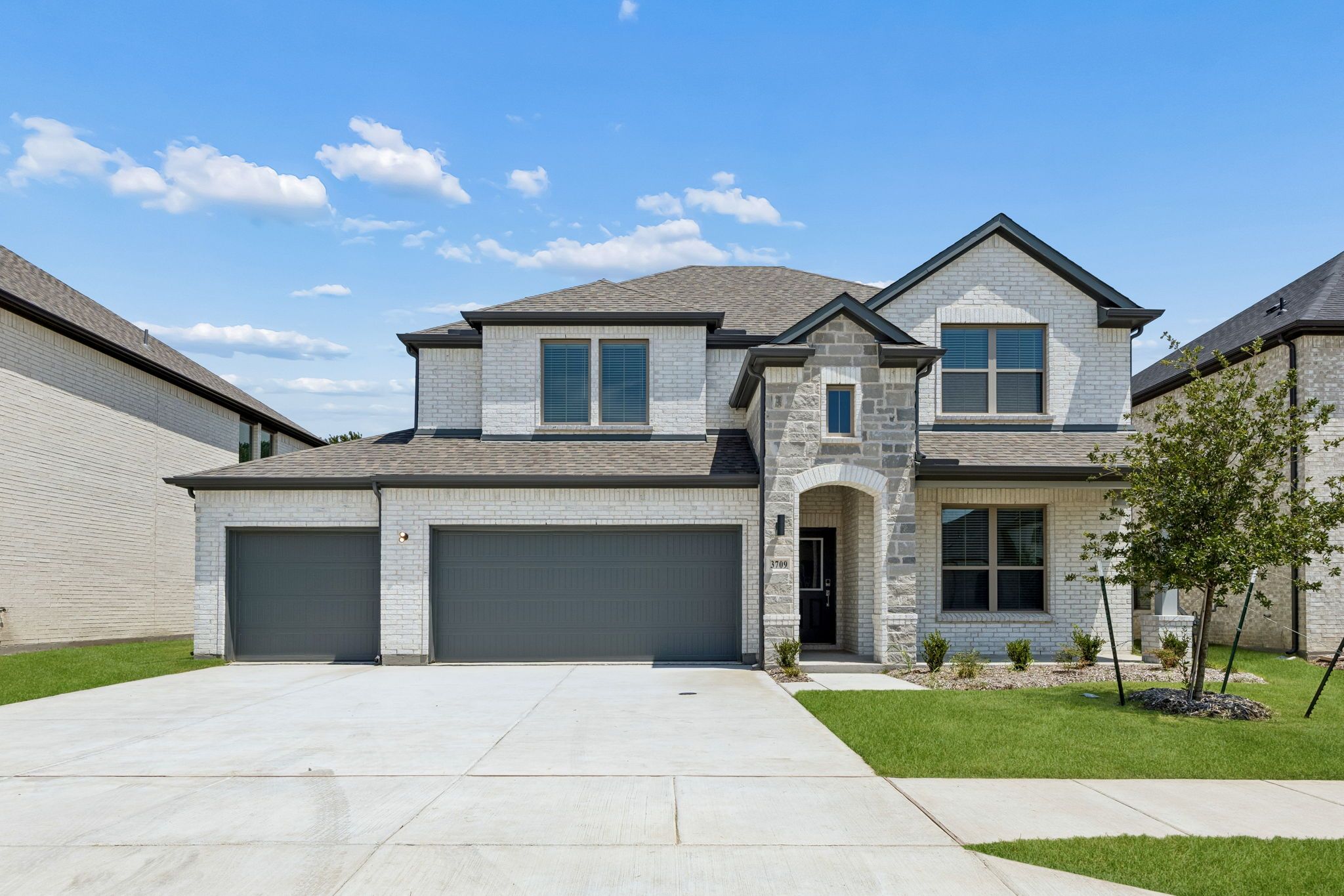 Representative Image - Masters (3-Car Garage) - Elevation P