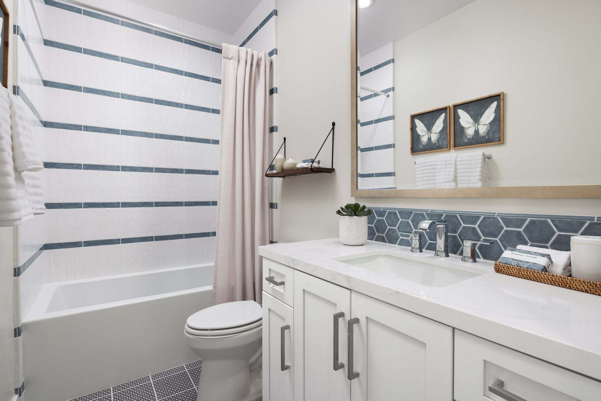 Jasmine at Francis Ranch by Trumark Homes I TH Residence 1 Model I Bathroom