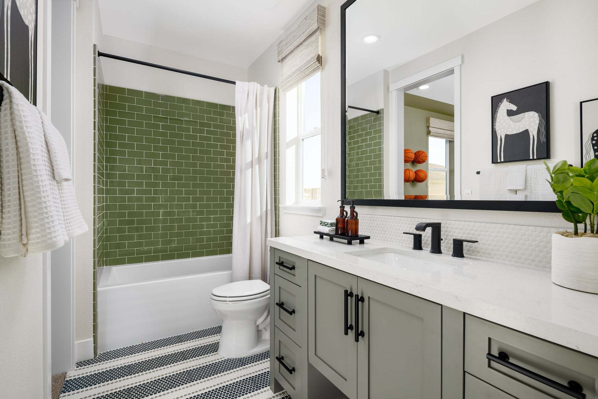 Jasmine at Francis Ranch by Trumark Homes I TH Residence 2 Model I Bathroom