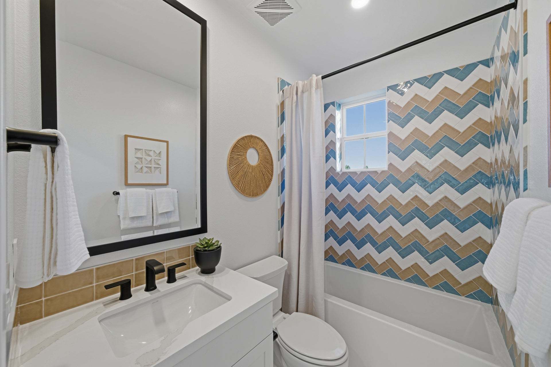Alicante at Arroyo Crossings by Trumark Homes I Livermore, CA I Residence 1 Model I Secondary Bathroom
