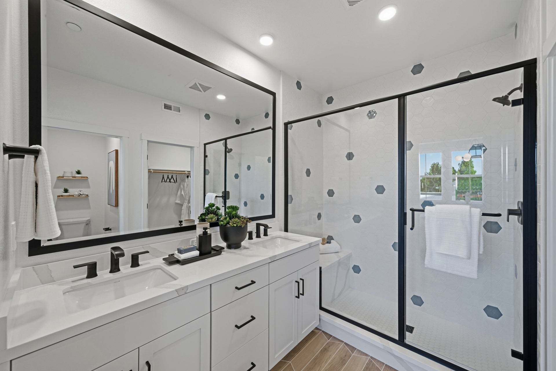 Alicante at Arroyo Crossings by Trumark Homes I Livermore, CA I Residence 1 Model I Primary Bathroom