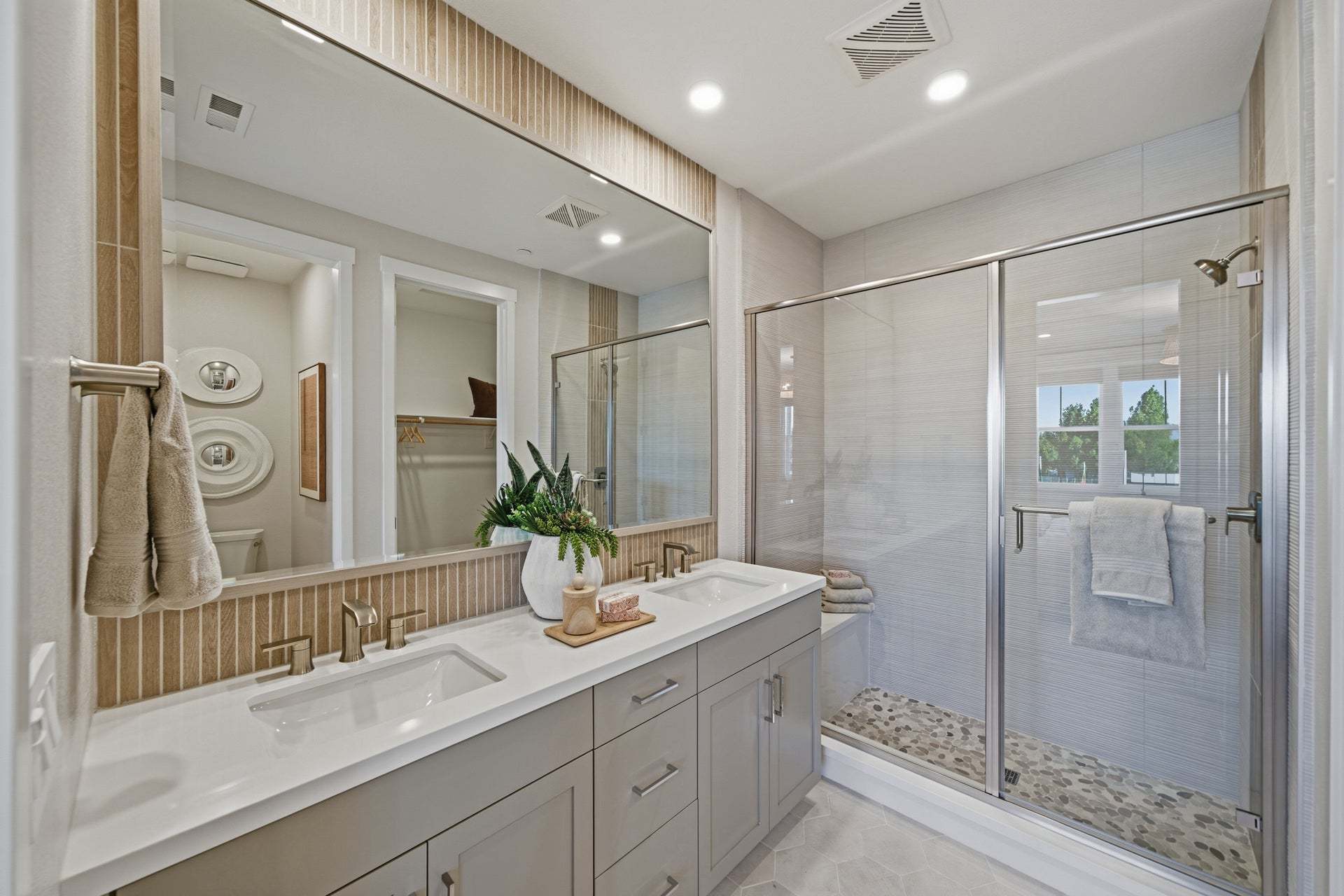 Alicante at Arroyo Crossings by Trumark Homes I Livermore, CA I Residence 2 Model I Primary Bathroom