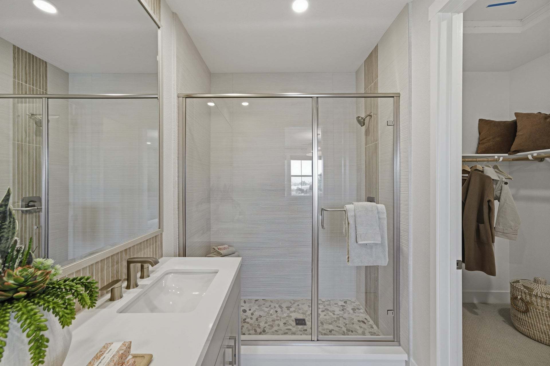 Alicante at Arroyo Crossings by Trumark Homes I Livermore, CA I Residence 2 Model I Primary Bathroom