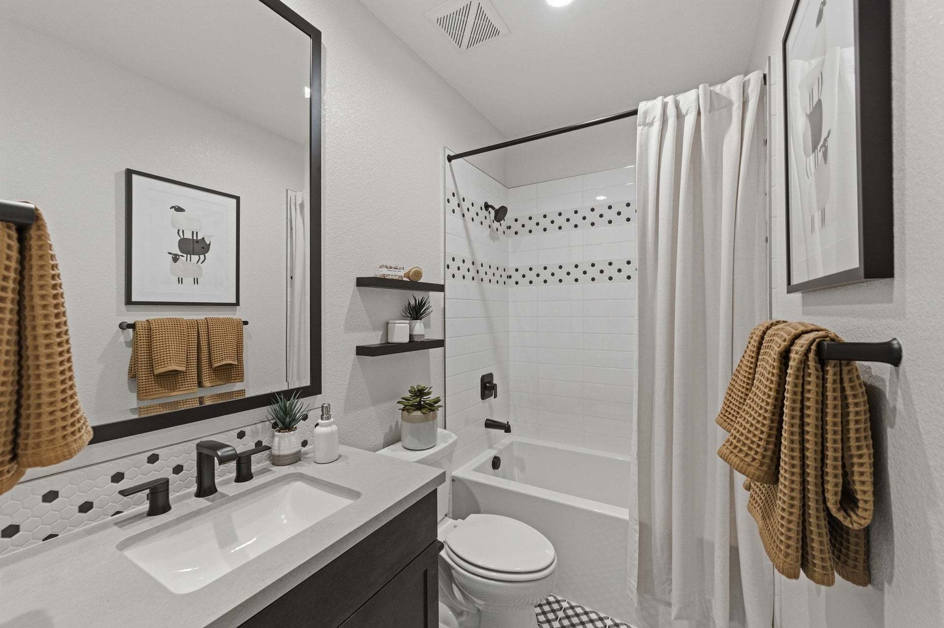 Solera at Arroyo Crossings by Trumark Homes I Residence 2 I Secondary Bathroom