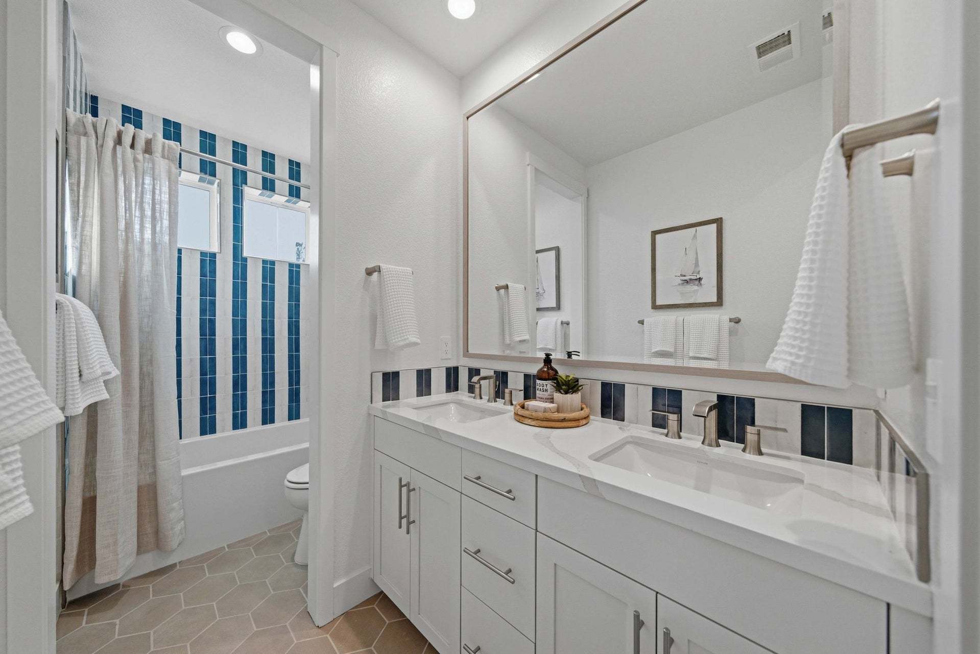 Solera at Arroyo Crossings by Trumark Homes I Residence 4 Model I Bathroom