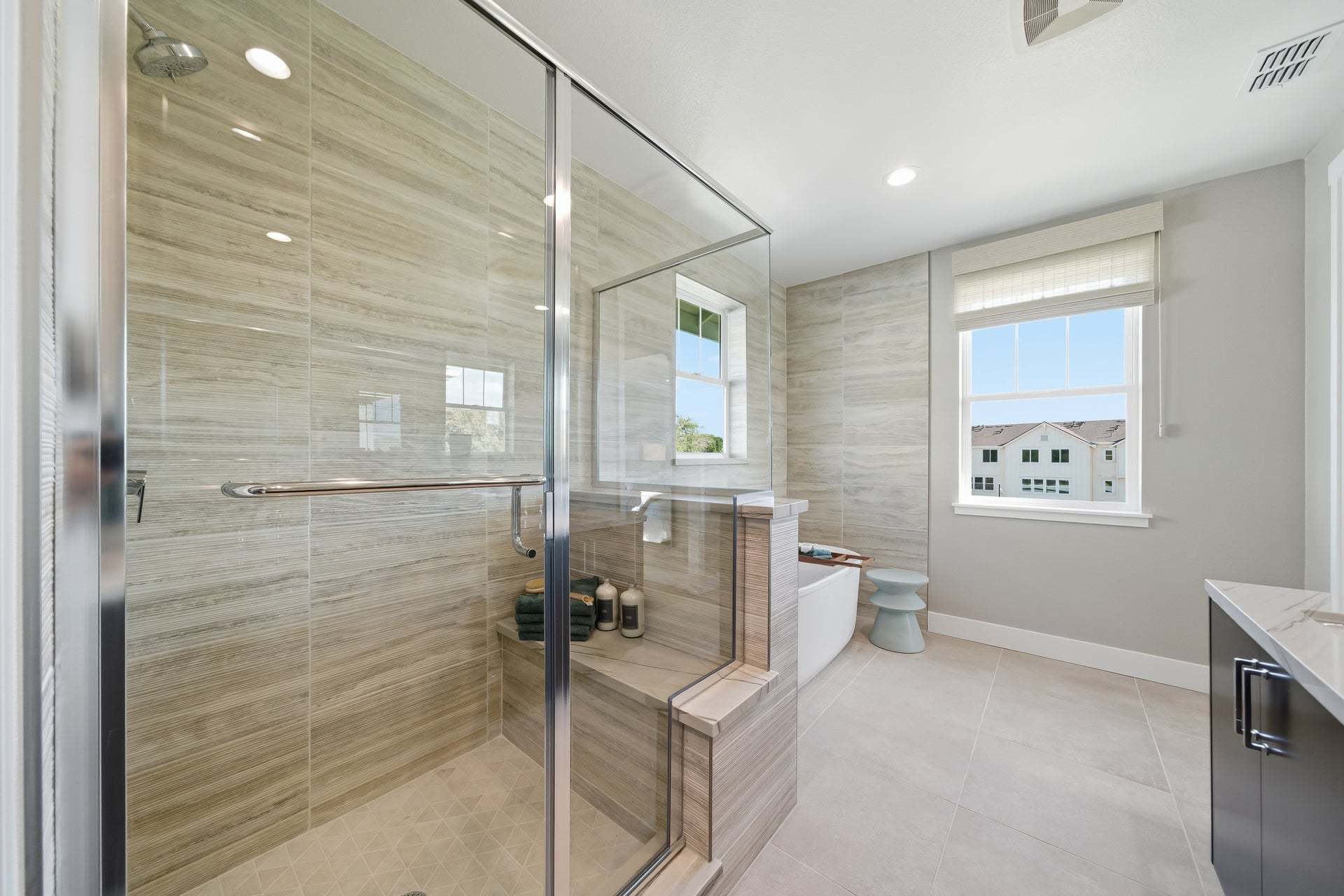 Verdello at Arroyo Crossings in Livermore, CA by Trumark Homes I Verdello Residence 1 Model I Primary Bathroom