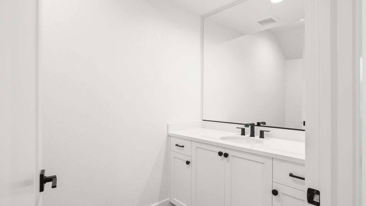Skyline by Trumark Homes I Alameda, CA I Homesite 71 I First Floor Bathroom