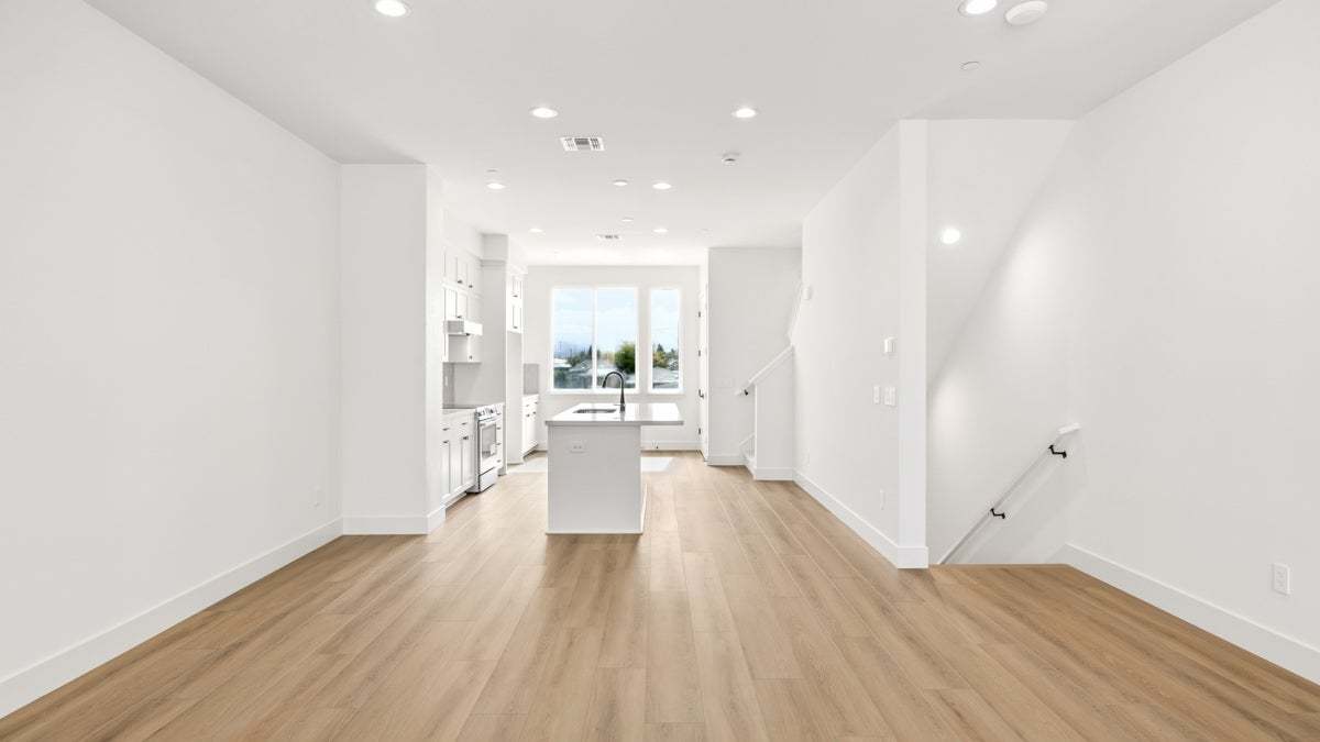 Skyline by Trumark Homes I Alameda, CA I Homesite 71 I Kitchen and Dining Area