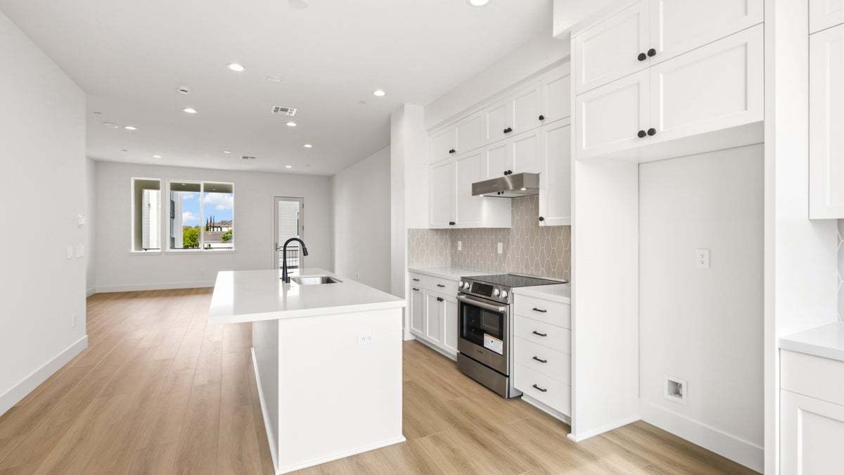 Skyline by Trumark Homes I Alameda, CA I Homesite 71 I Kitchen and Dining Area