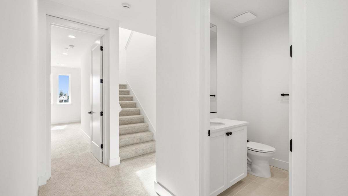 Skyline by Trumark Homes I Alameda, CA I Homesite 71 I Third Floor Bathroom