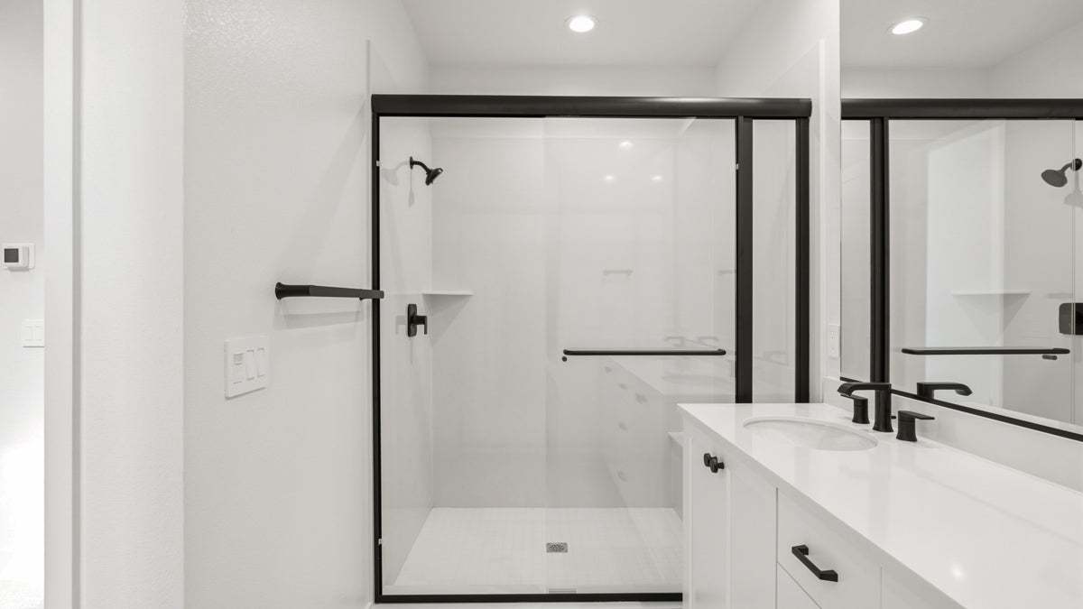 Skyline by Trumark Homes I Alameda, CA I Homesite 71 I Primary Bathroom