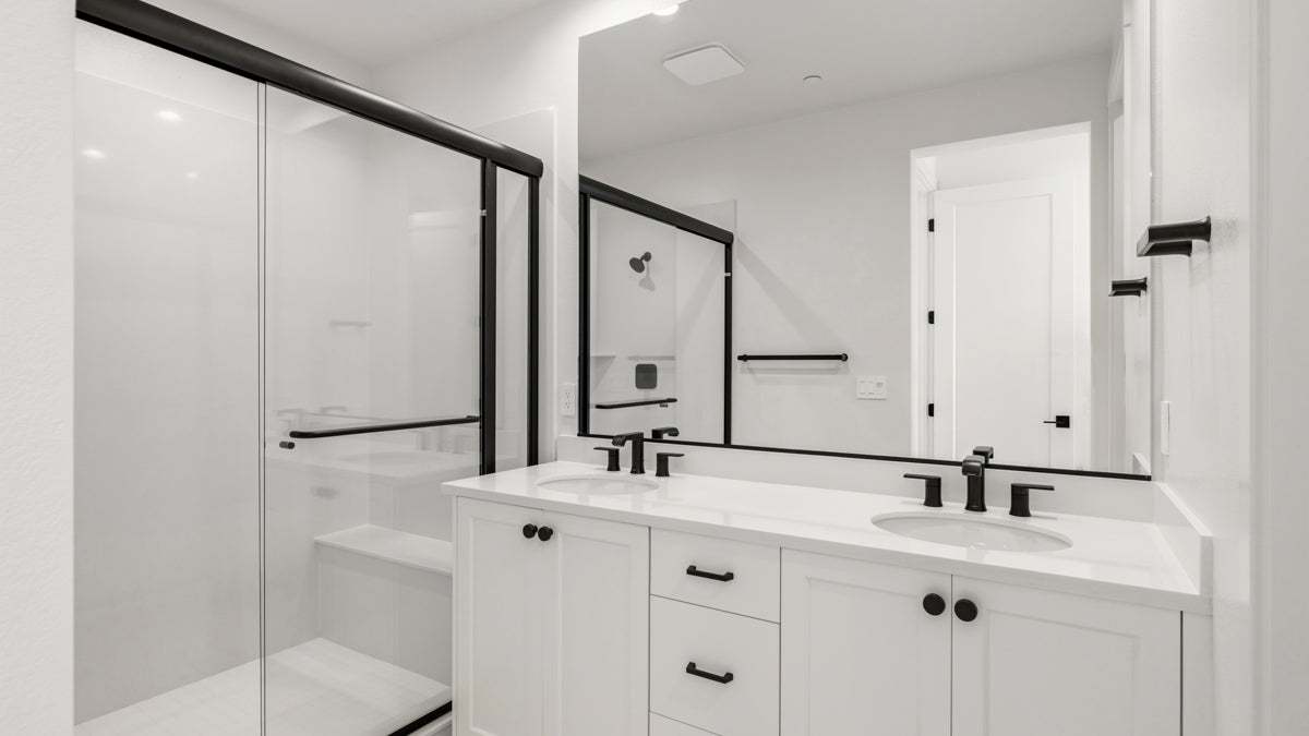 Skyline by Trumark Homes I Alameda, CA I Homesite 71 I Primary Bathroom