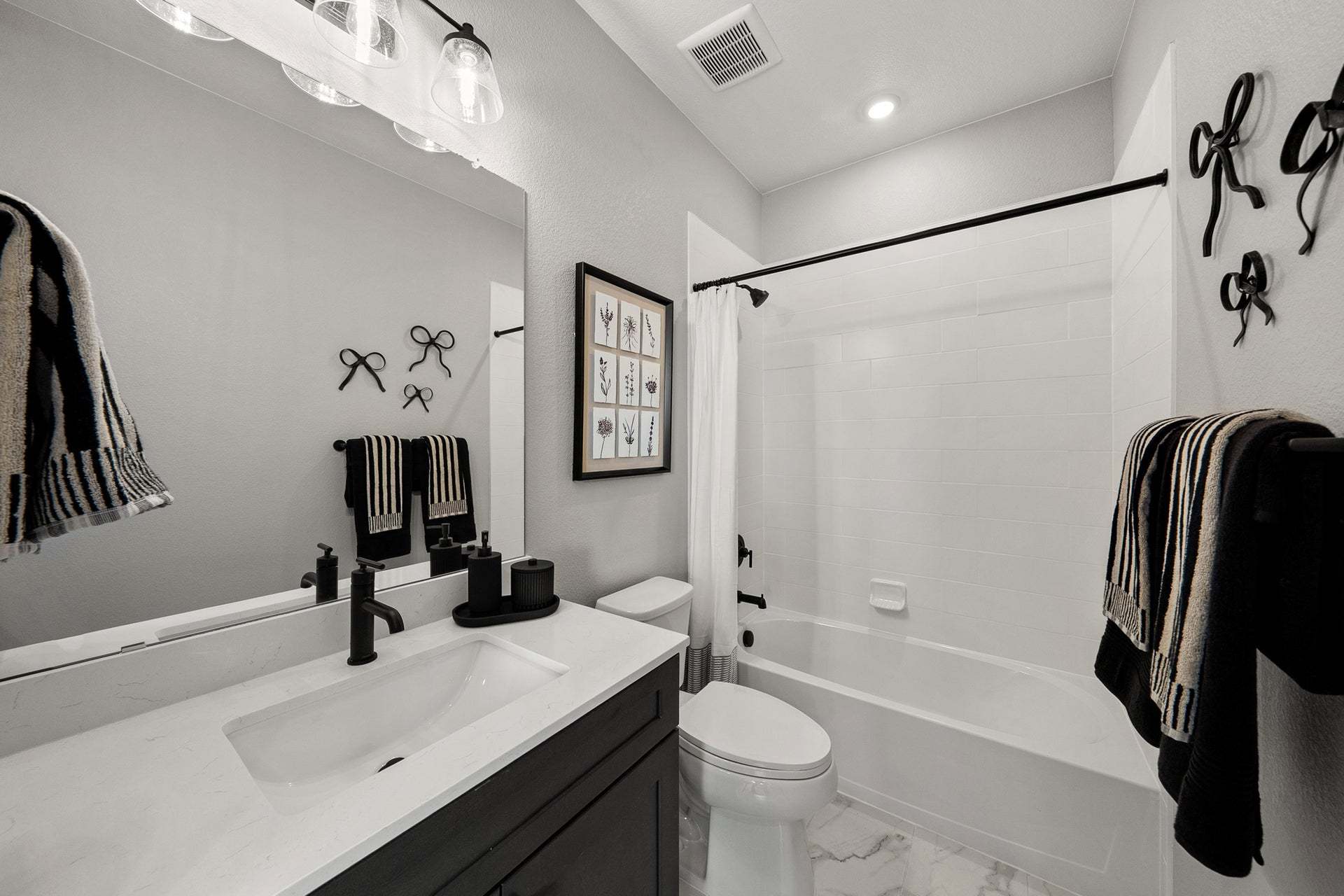 Osprey at Tanterra by Trumark Homes | Glen | Secondary Bath at Basement