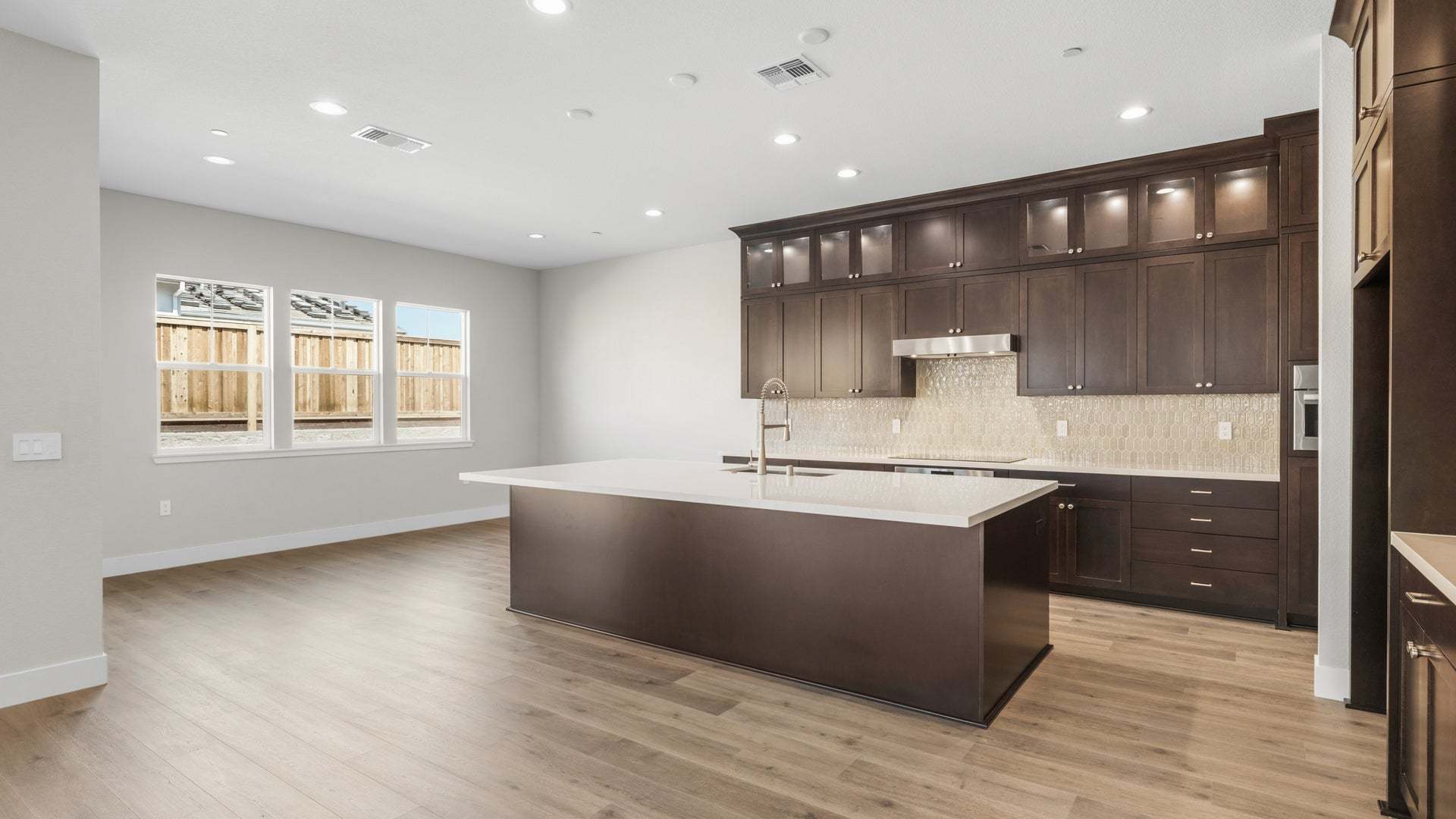 Apricot Estates by Trumark Homes in Brentwood, CA I Lot 37 I Kitchen and Nook