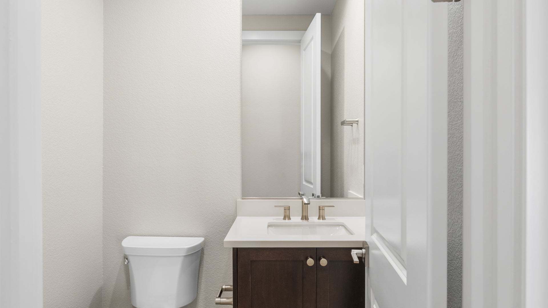 Apricot Estates by Trumark Homes in Brentwood, CA I Lot 37 I Half Bath