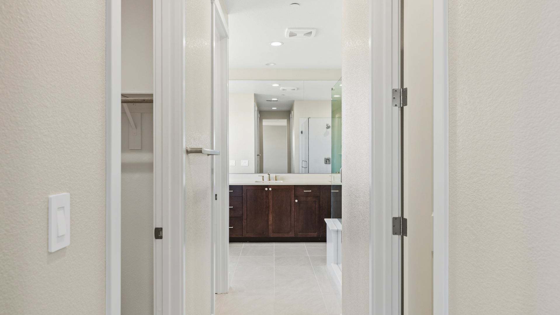 Apricot Estates by Trumark Homes in Brentwood, CA I Lot 37 I Primary Bathroom