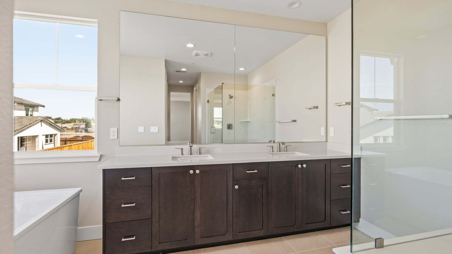 Apricot Estates by Trumark Homes in Brentwood, CA I Lot 37 I Primary Bathroom