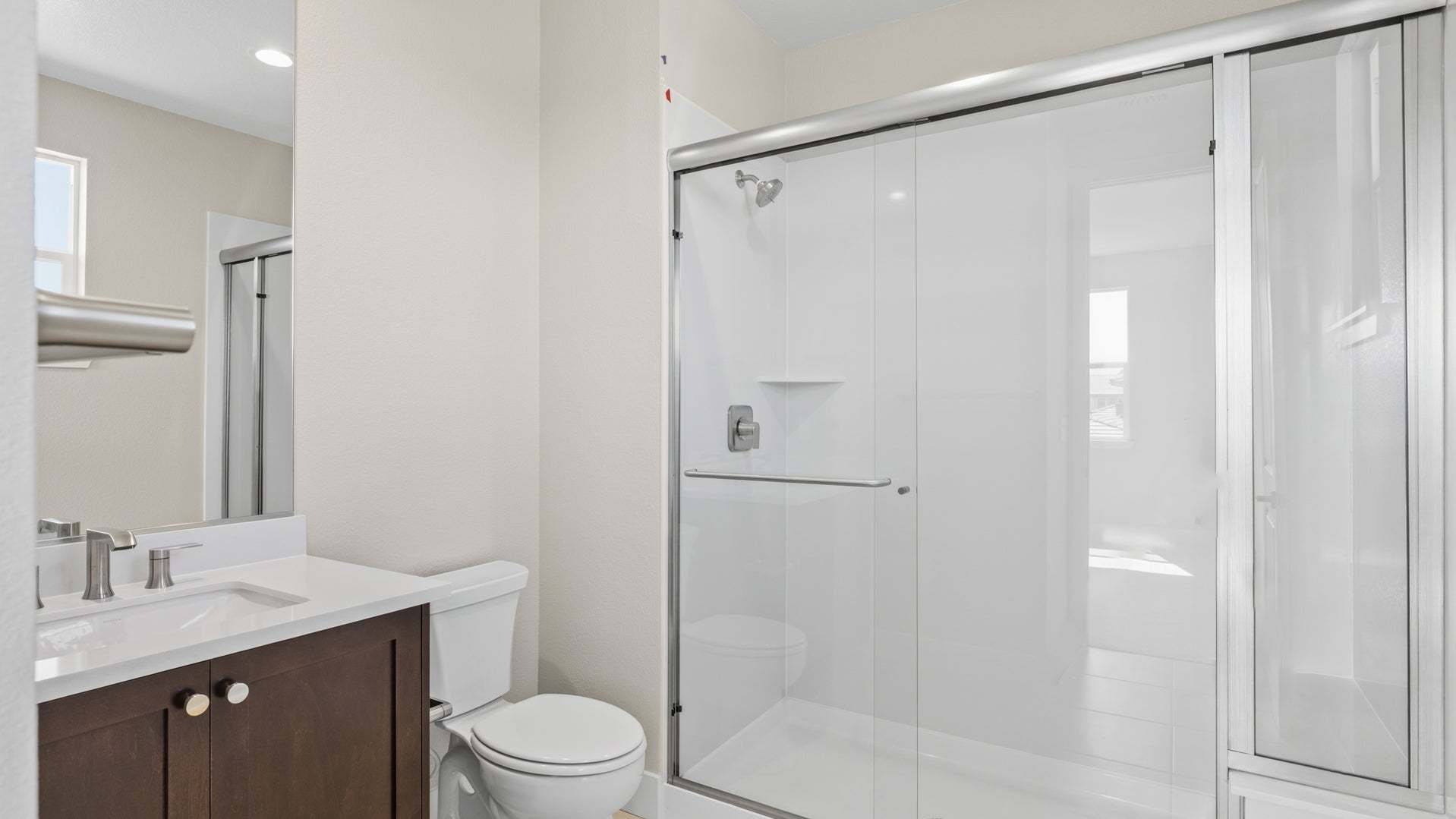 Apricot Estates by Trumark Homes in Brentwood, CA I Lot 37 I Secondary Bathroom