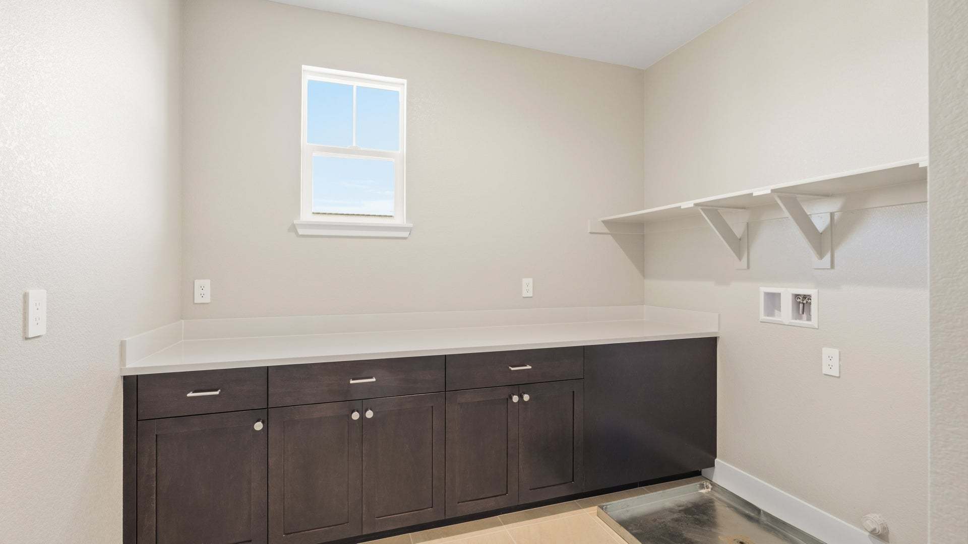 Apricot Estates by Trumark Homes in Brentwood, CA I Lot 37 I Laundry Room