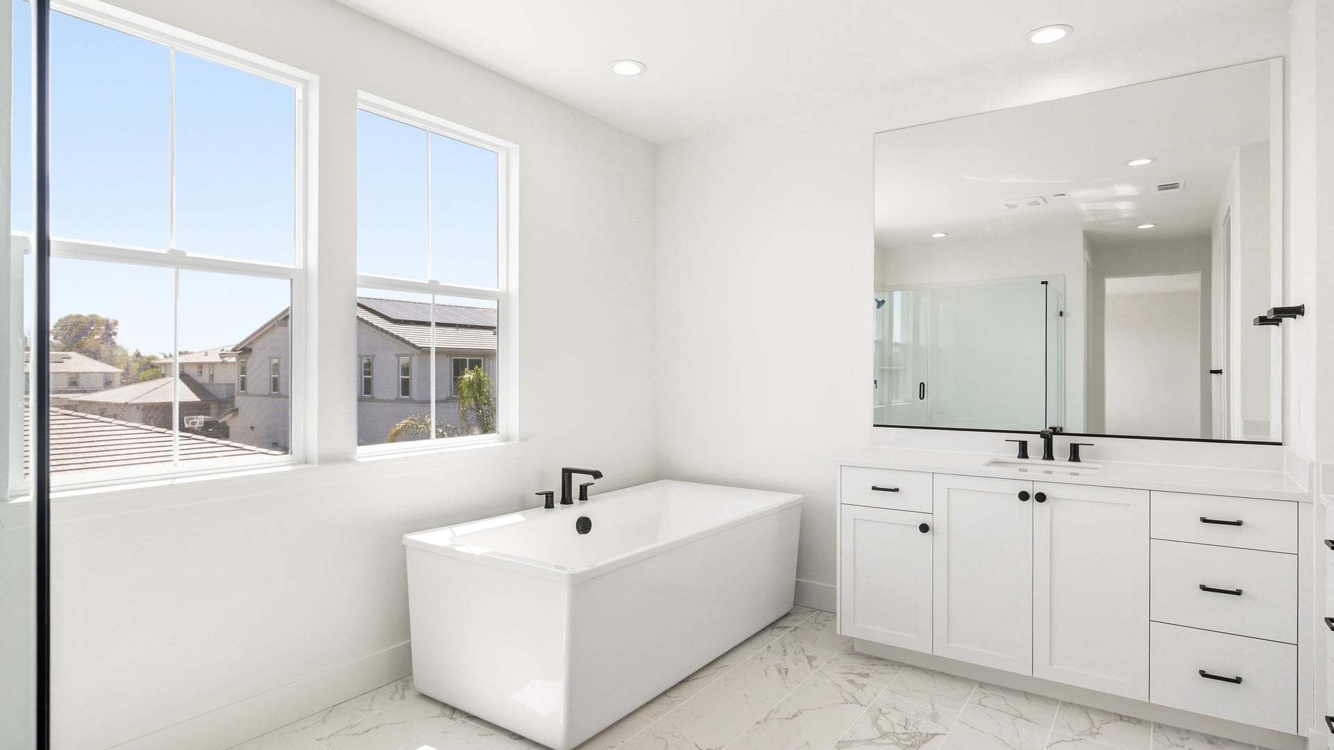 Apricot Estates by Trumark Homes in Brentwood, CA I Lot 44 I Primary Bathroom