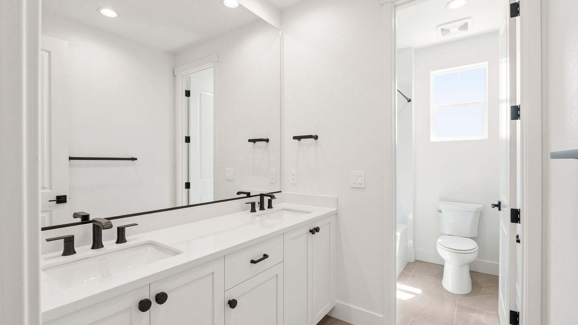 Apricot Estates by Trumark Homes in Brentwood, CA I Lot 44 I Secondary Bathroom