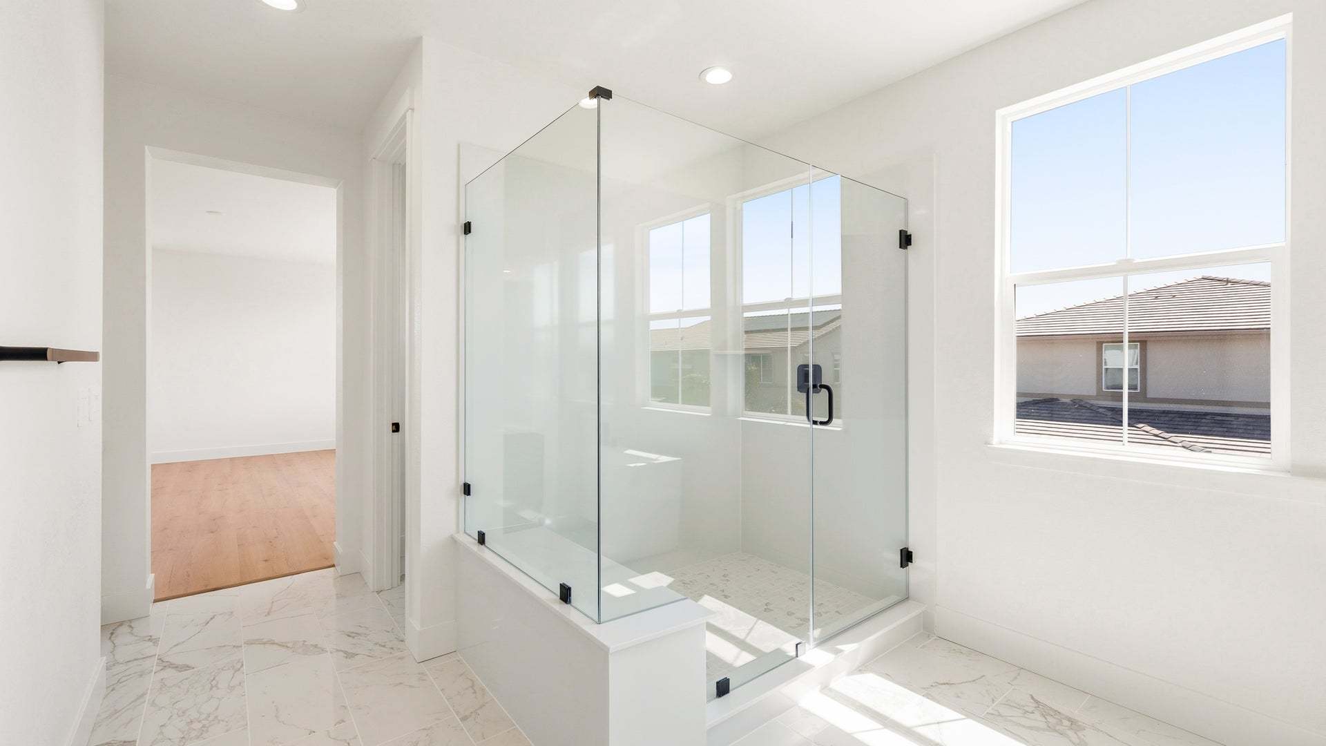 Apricot Estates by Trumark Homes in Brentwood, CA I Lot 44 I Primary Bathroom