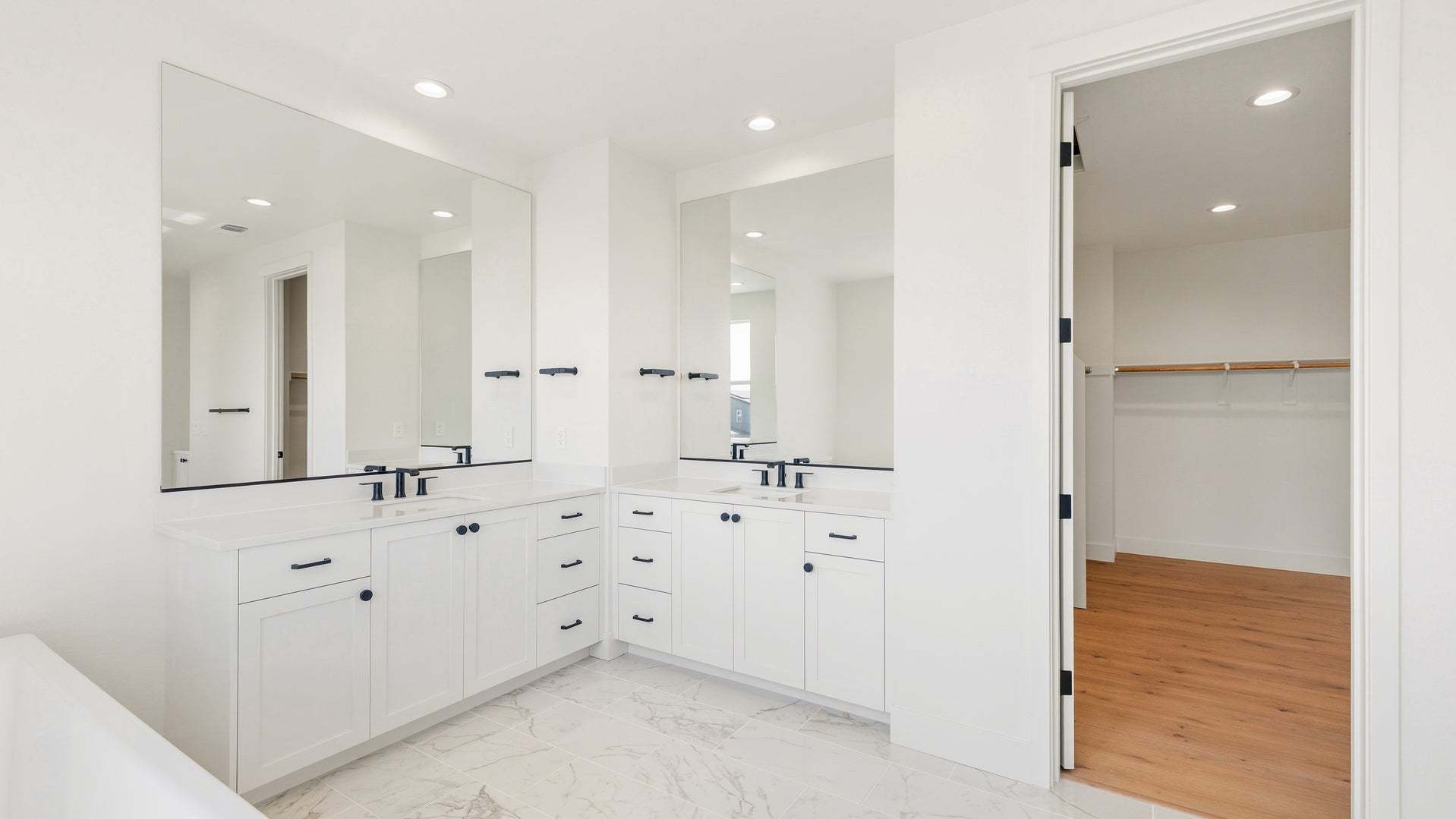 Apricot Estates by Trumark Homes in Brentwood, CA I Lot 44 I Primary Bathroom