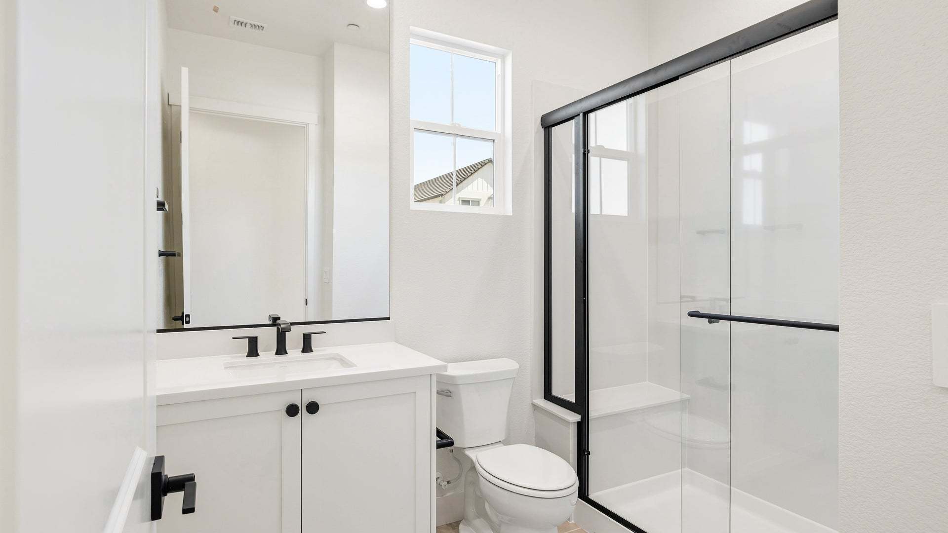 Apricot Estates by Trumark Homes in Brentwood, CA I Lot 44 I Secondary Bath