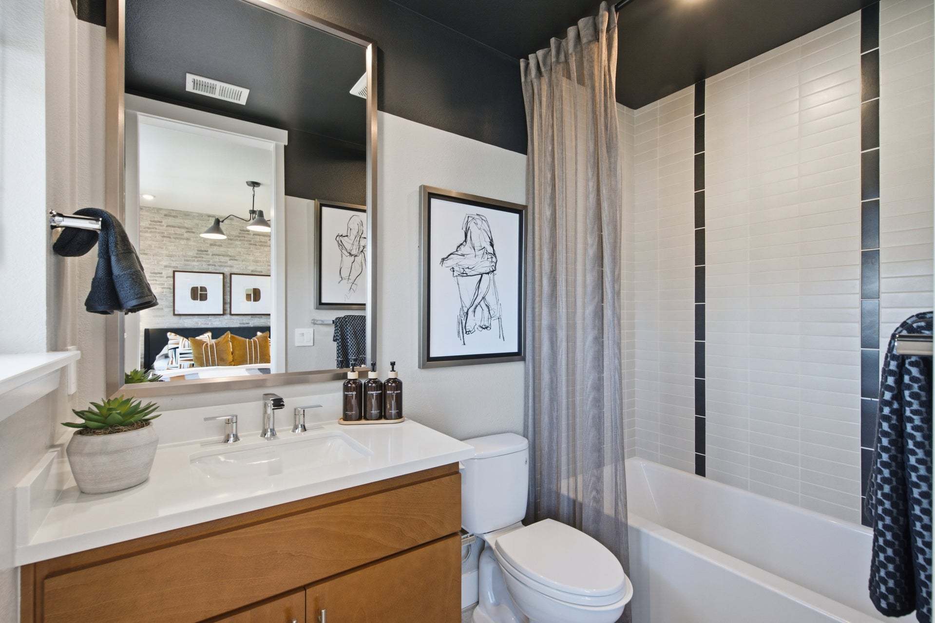 Deerwood Heights in San Ramon by Trumark Homes I Residence 2 Model I Secondary Bathroom